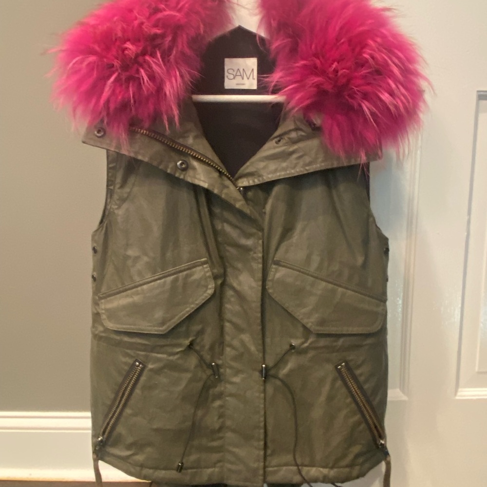 SAM size XS coated vest with detachable pink fur in a unique army green.